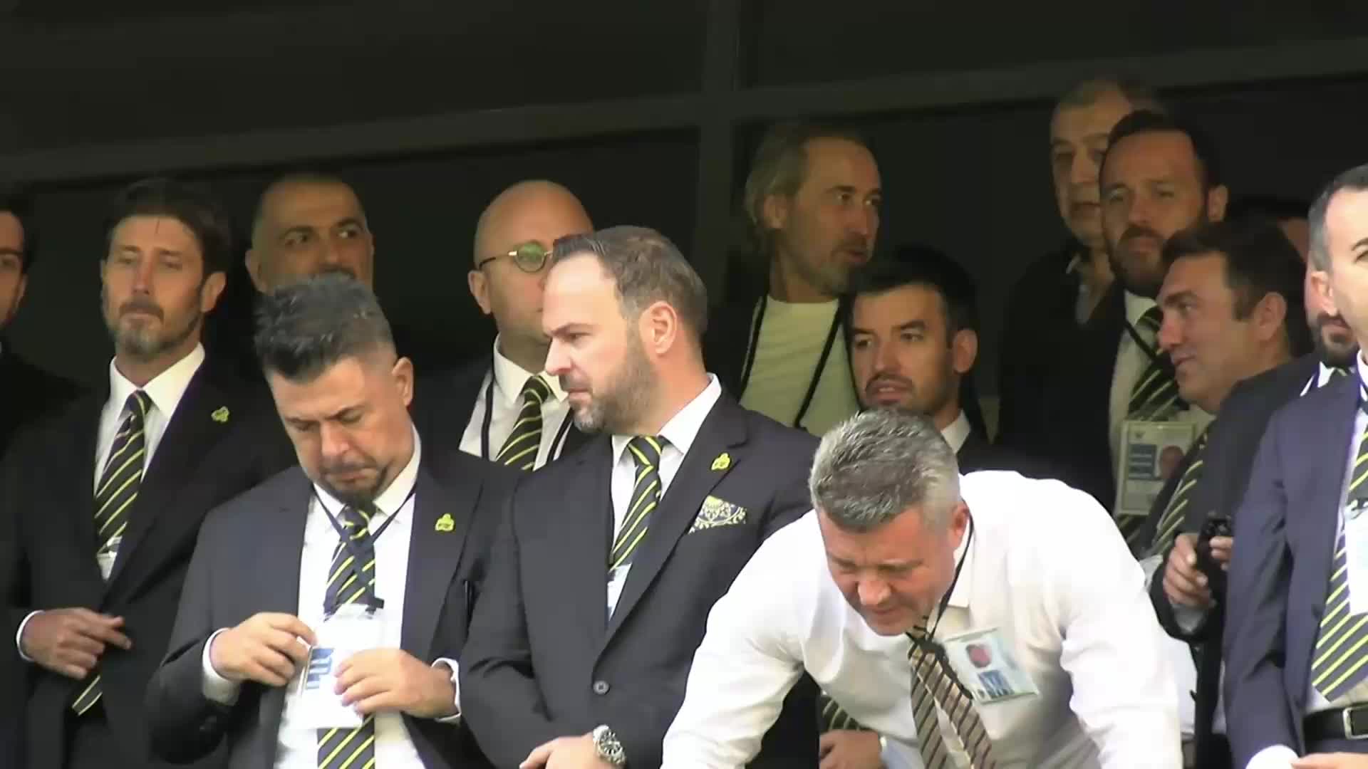 Fenerbahçe başkanını seçiyor... Gergin başlayan genel kurulun ilk günü tamamlandı