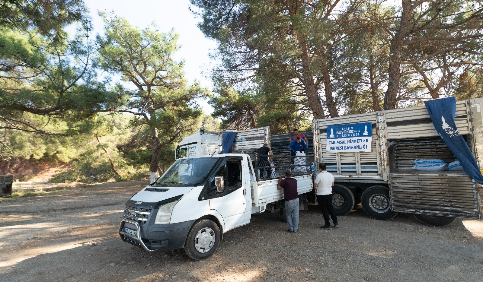 Büyükşehir’den yanan köylere 40 tonluk yem desteği