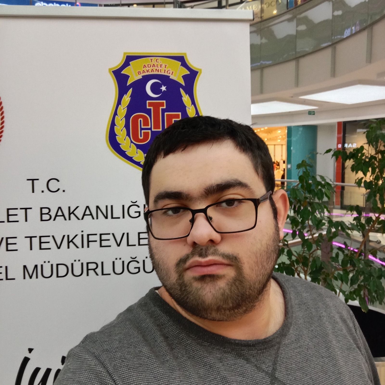 9 yargı mensubuna tehditler savuran zihinsel engelli gence 31 yıl hapis cezası