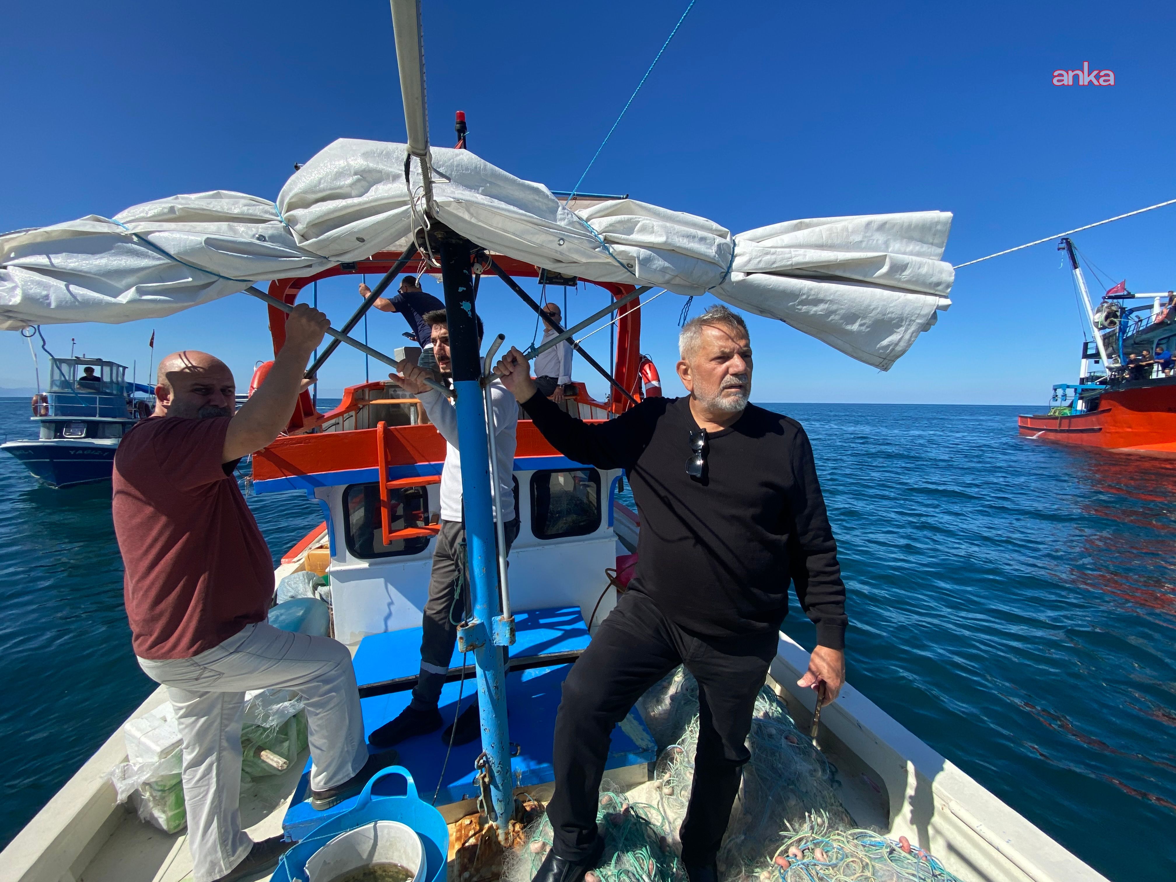 Rize'de balıkçılar denizde eylem yaptı