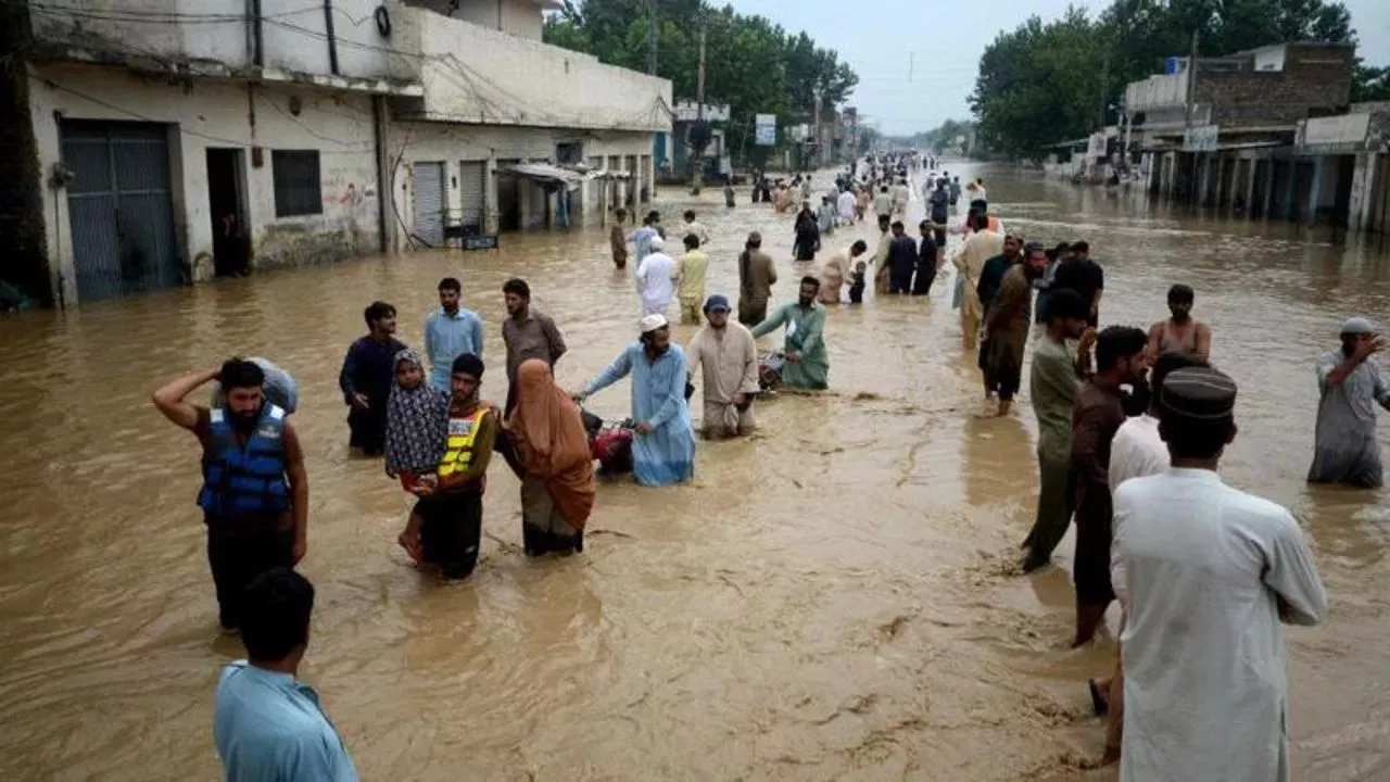 Pakistan'da sel felaketi: 8 kişi hayatını kaybetti