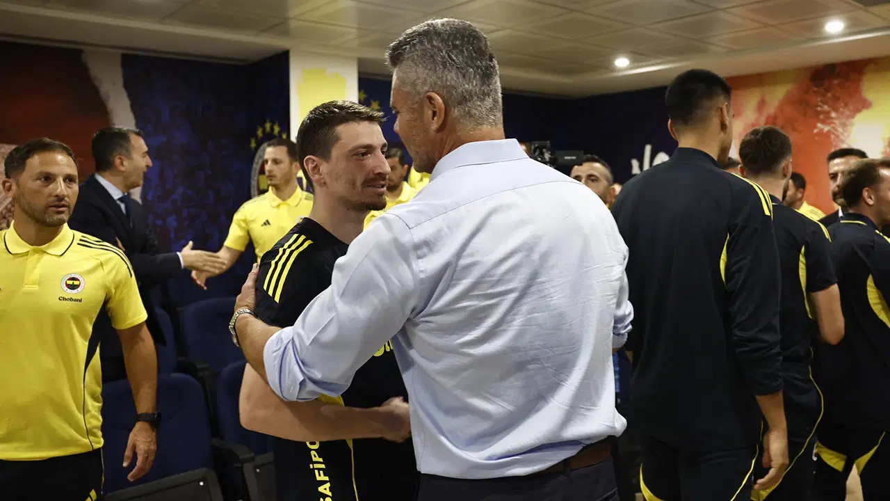 Saadettin Saran mesaiye başladı: Mert Hakan ve İrfan Can ile tokalaştı