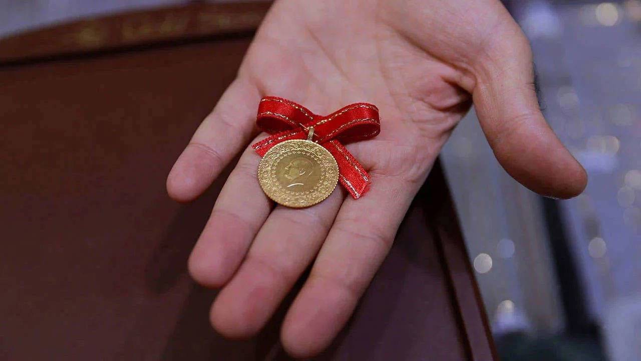 Altın iki haftanın zirvesinde