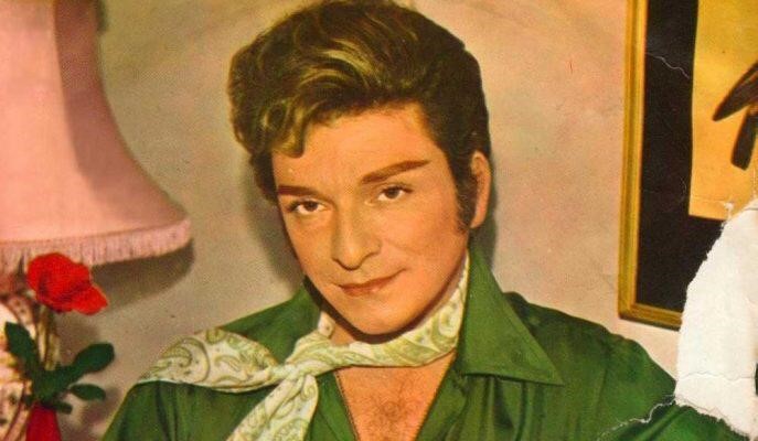 Sanat Güneşi Zeki Müren, Bursa’da mezarı başında anıldı