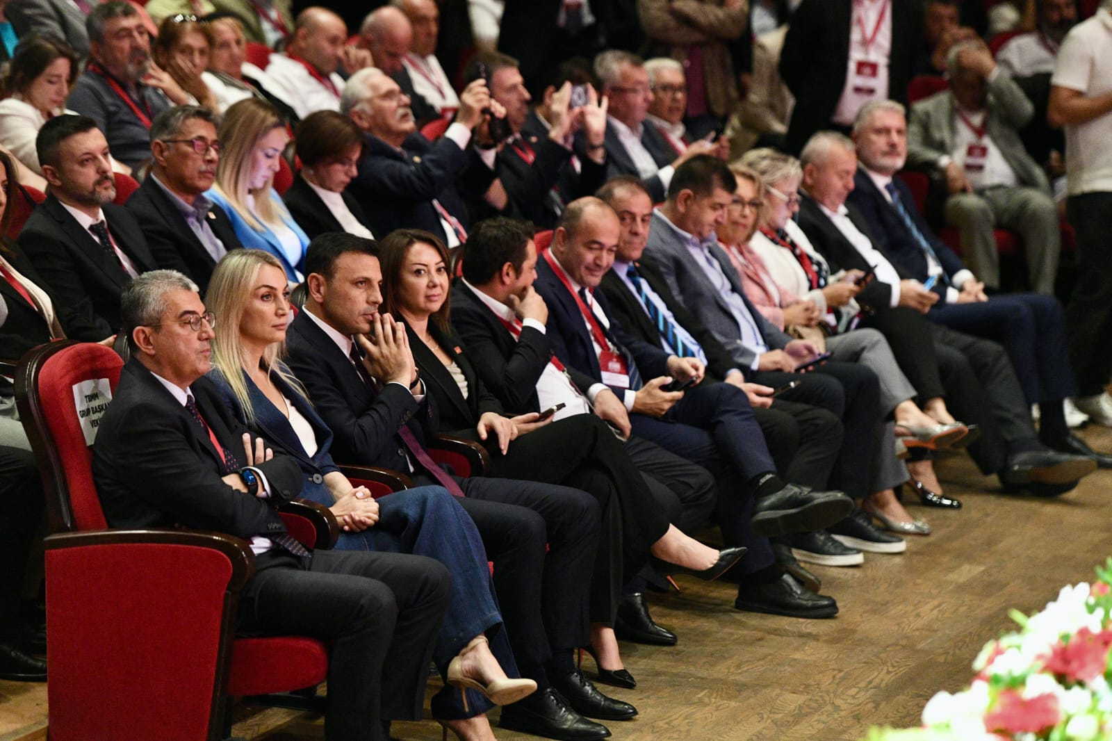 YSK devam kararı vermişti, CHP İstanbul sandık başında: Özgür Çelik yeniden İstanbul İl Başkanı