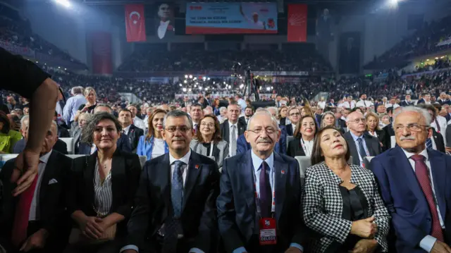 Özgür Özel'den Kılıçdaroğlu ailesine destek: Kendi eşime yapılmış sayarım