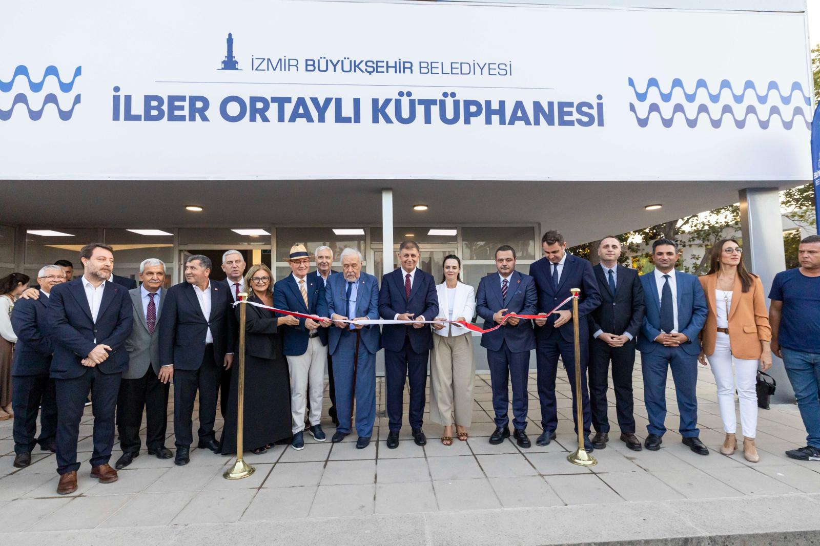 İlber Ortaylı Kütüphanesi İzmir’de açıldı