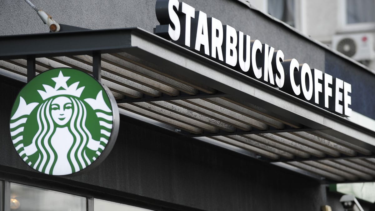 Starbucks, yüzlerce şubesini kapatıyor
