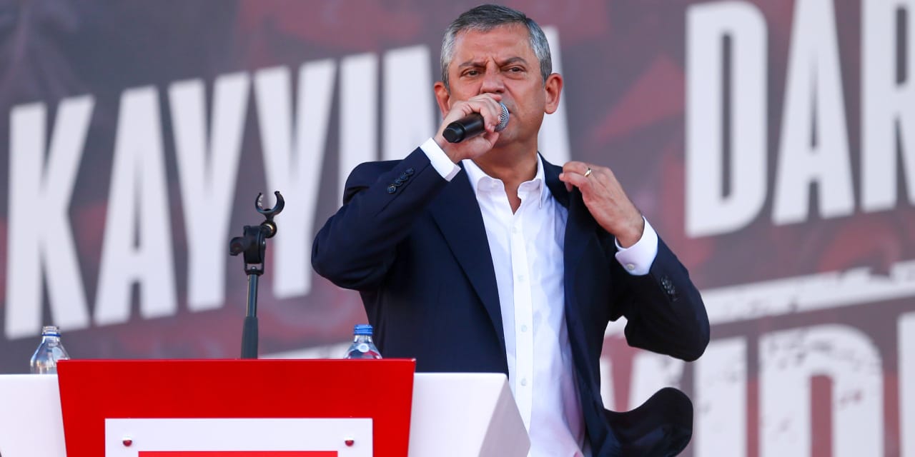 CHP lideri Özgür Özel İBB’nin yaptırdığı okul açılışında: ‘Milli takım gol atınca kim ayağa kalkıyorsa o bizdendir kardeşim’