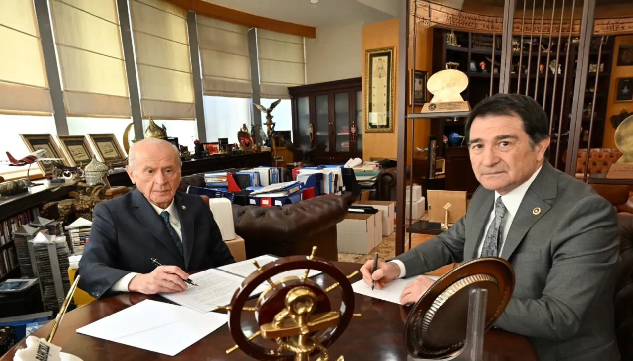 Erdoğan ABD'den anlaşmalarla dönerken Bahçeli'den NATO eleştirisi geldi: "İki yöne bakma zamanı"