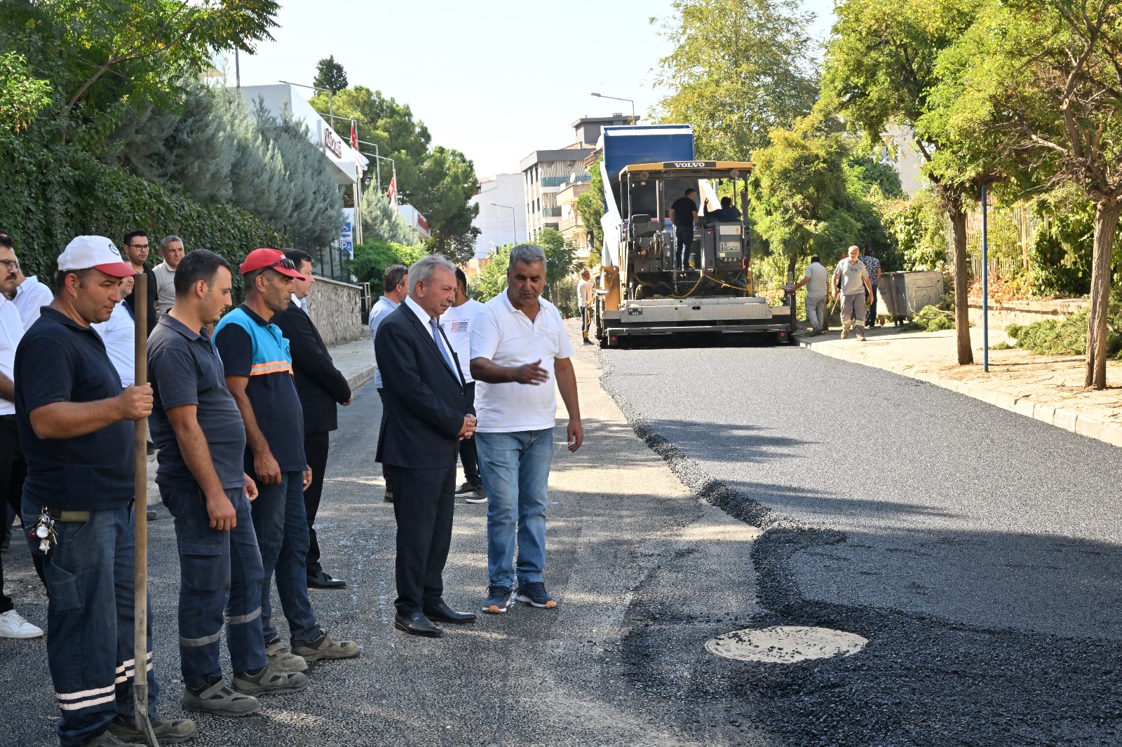 Büyükşehir, Salihli ve Kırkağaç’ta asfalt çalışmalarını hızlandırdı