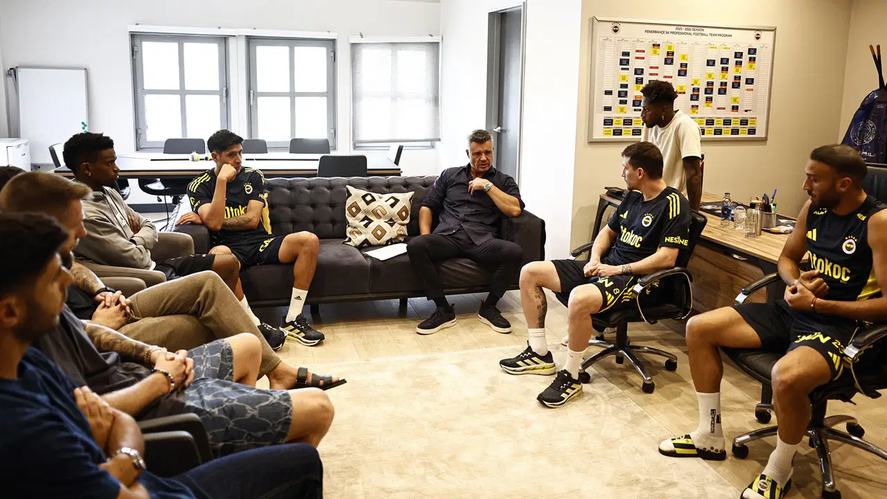 Sadettin Saran Fenerbahçeli futbolcularla görüştü