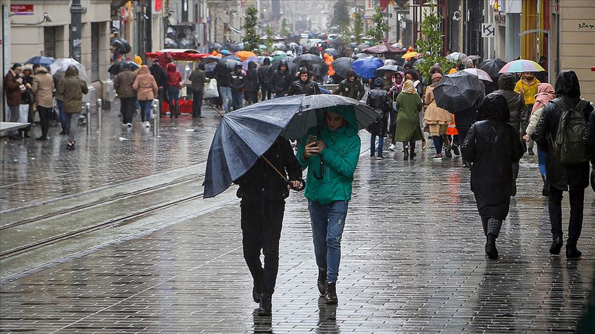 Meteoroloji'den 13 il için kuvvetli yağış ve fırtına uyarısı: İstanbul için saat verildi