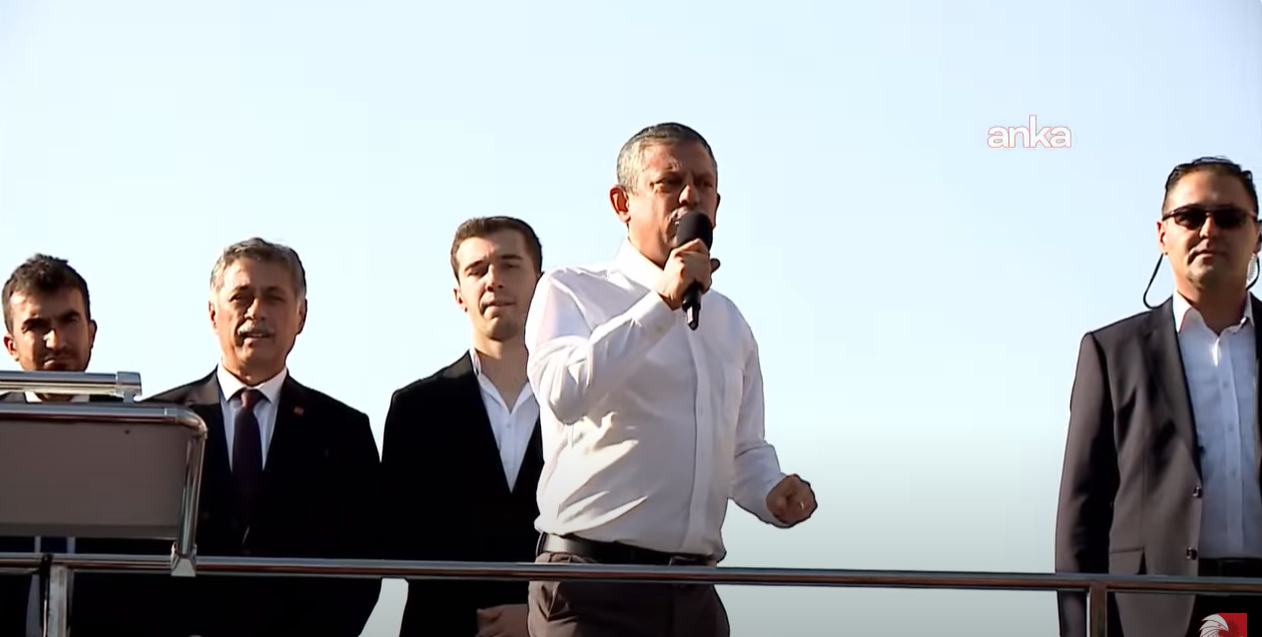 Özgür Özel Afyonkarahisar'da: Meşruiyet uçtu gitti, Trump'ta arandı, gelsin kurtarsın seni şimdi