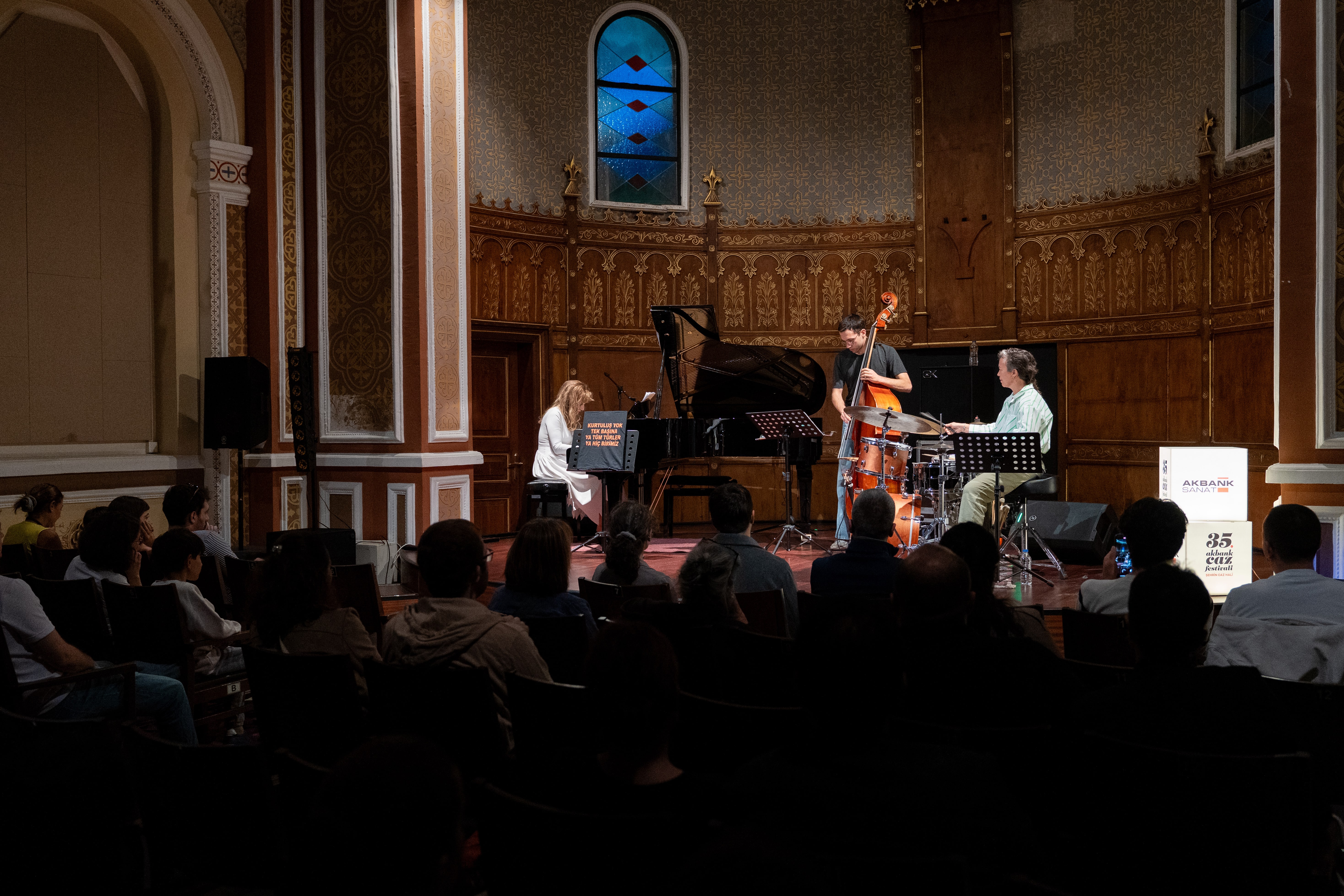 İlhan Erşahin ve Nilüfer Verdi’den festival gibi açılış