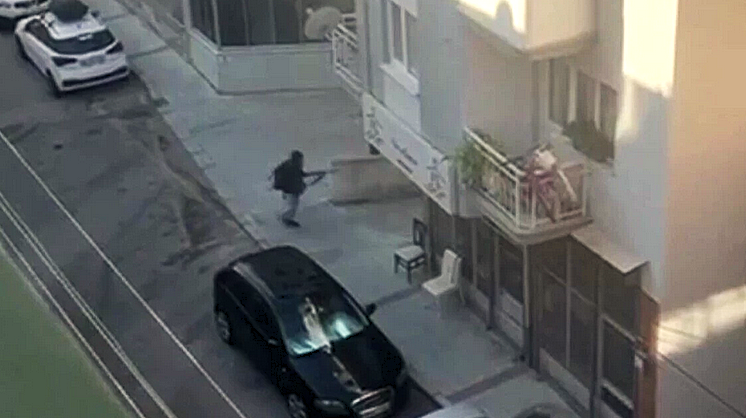 İzmir’deki karakol saldırısı: Ağır yaralı polis memuru şehit oldu