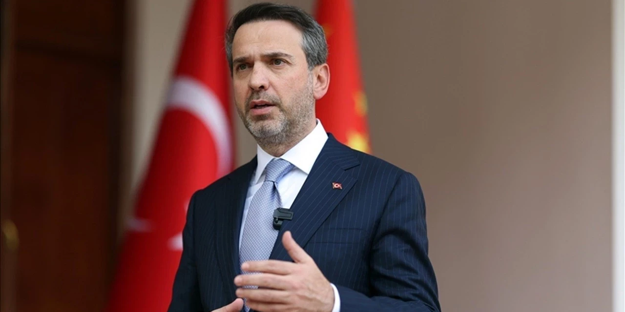 Bakan Bayraktar canlı yayında açıkladı: Doğal gaz ve elektriğe zam gelecek mi?
