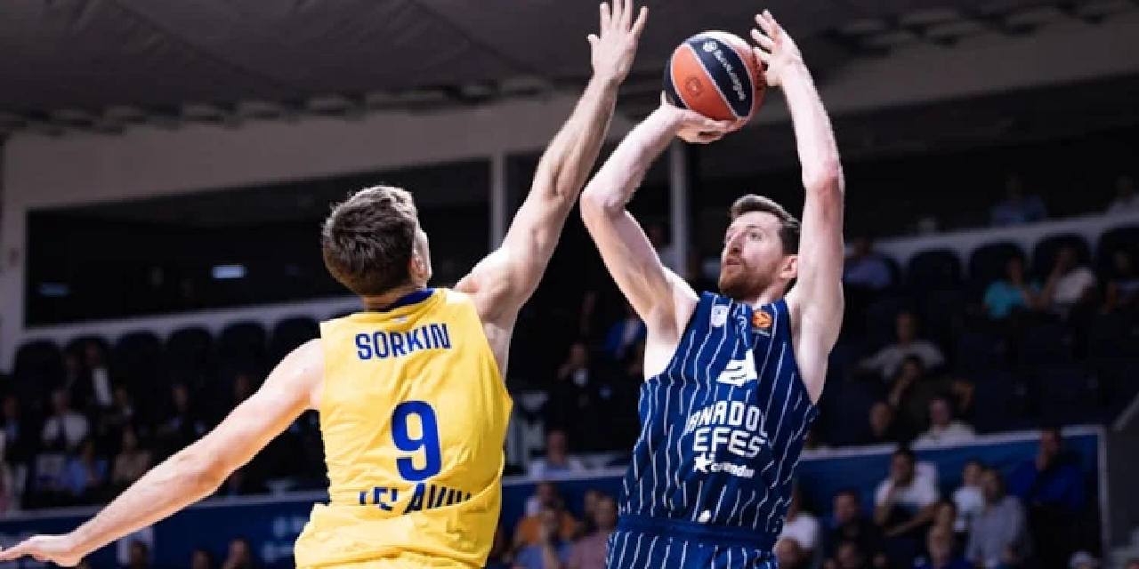 Anadolu Efes, EuroLeague'e Maccabi galibiyetiyle başladı