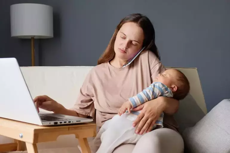 Memurlar için yeni düzenleme yolda: Anneye 25 hafta, babaya 15 gün doğum izini geliyor