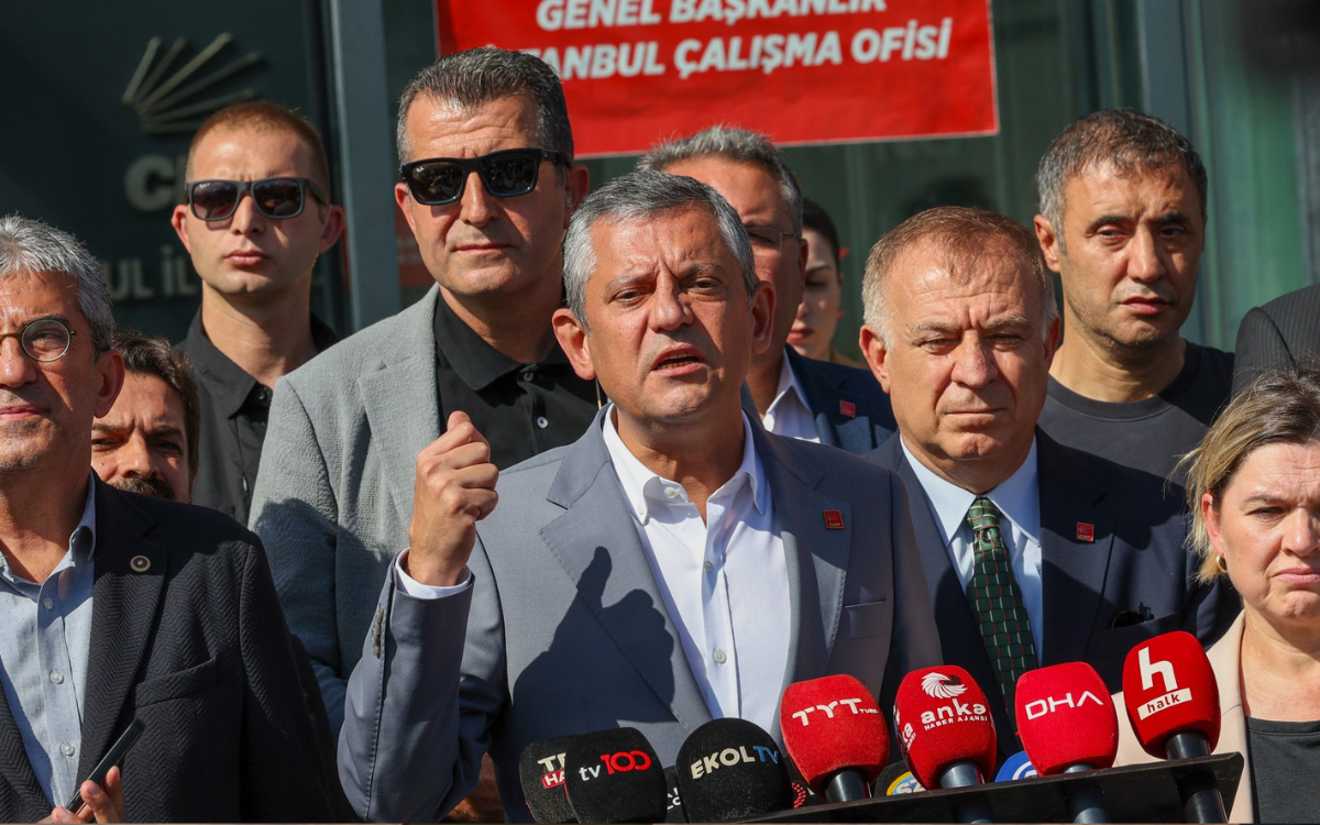 Özgür Özel’den TBMM açılışına katılmama kararına ilişkin açıklama: Meşruiyet Trump’tan alınmaz