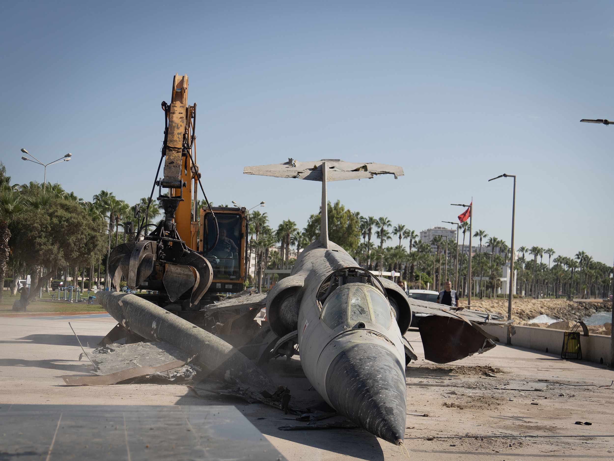 Mersin’in simge uçağı korozyon nedeniyle yerinden kaldırıldı