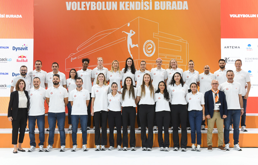 Eczacıbaşı Dynavit yeni salonunda 2025-2026 sezonuna başladı