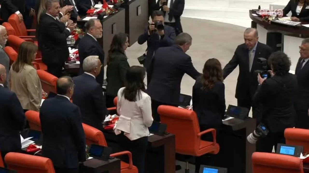 DEM Parti neden Erdoğan’ı ayakta karşıladığını açıkladı
