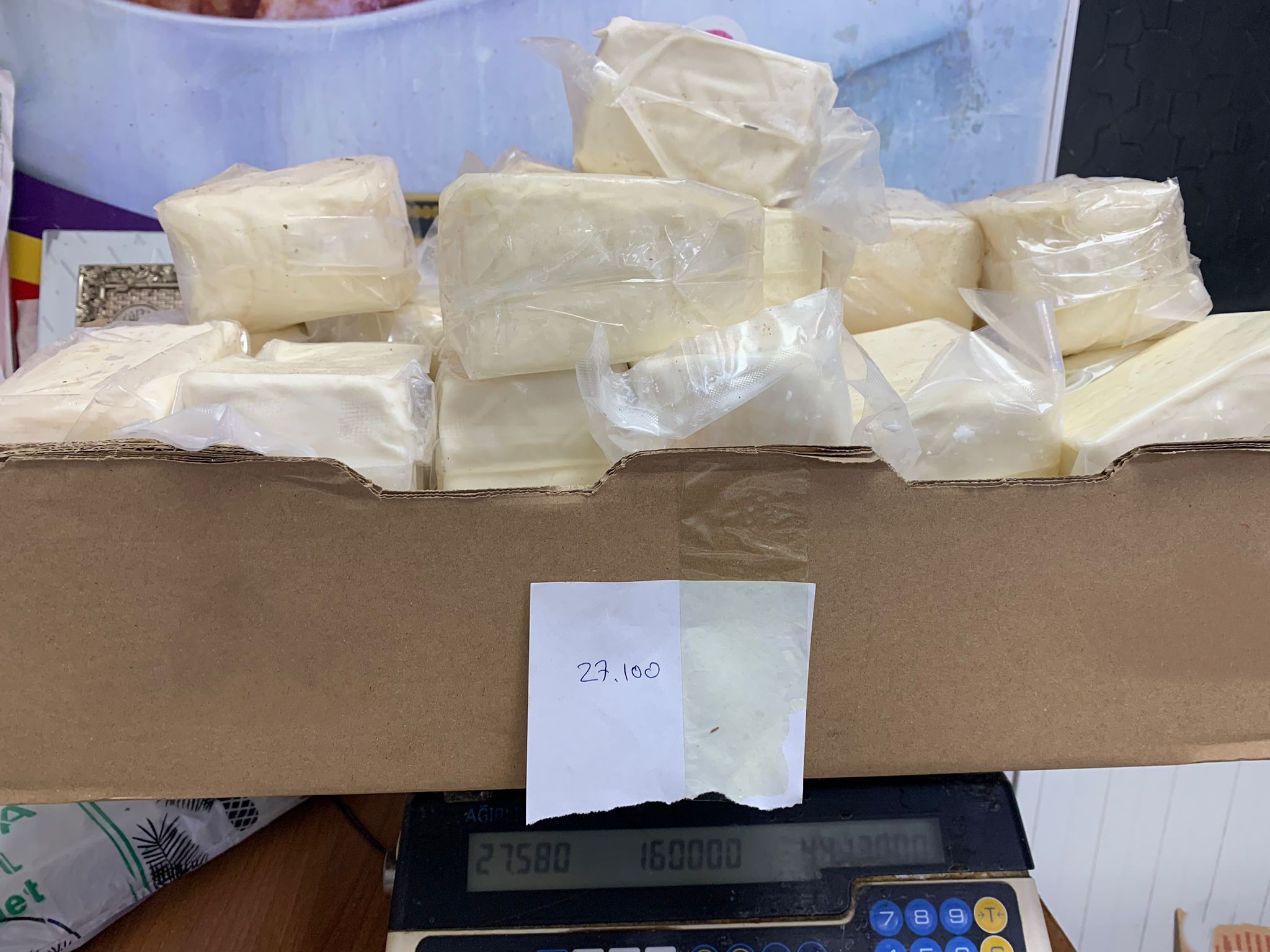 Sağlıksız ürüne geçit yok: 49 kilo bozuk peynir imha edildi