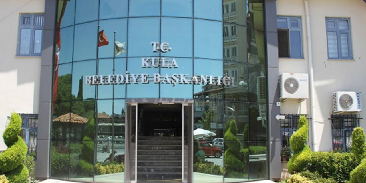 Kula'da CHP'li iki meclis üyesi partisinden istifa etti