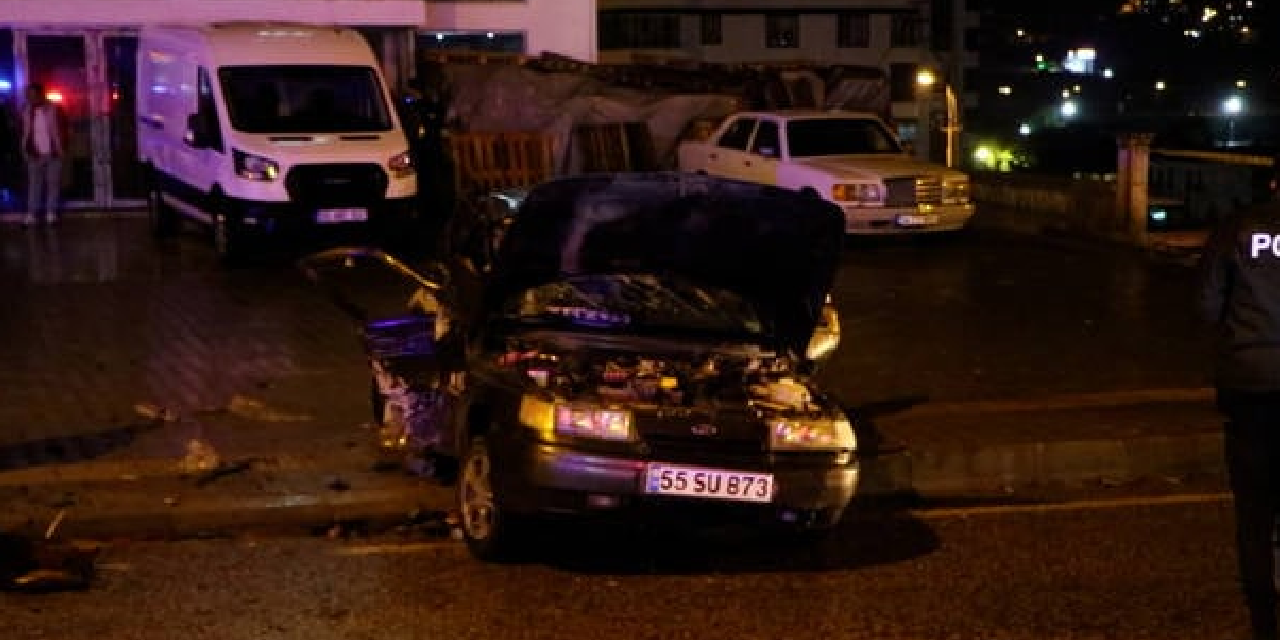 Samsun’da feci kaza... İki otomobil çarpıştı: Anne ve kızı öldü