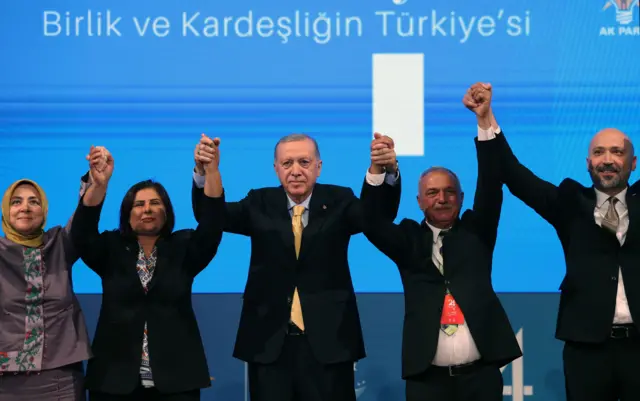 İktidar medyasından iddia: Bugün 7 belediye başkanı daha AKP'ye katılacak