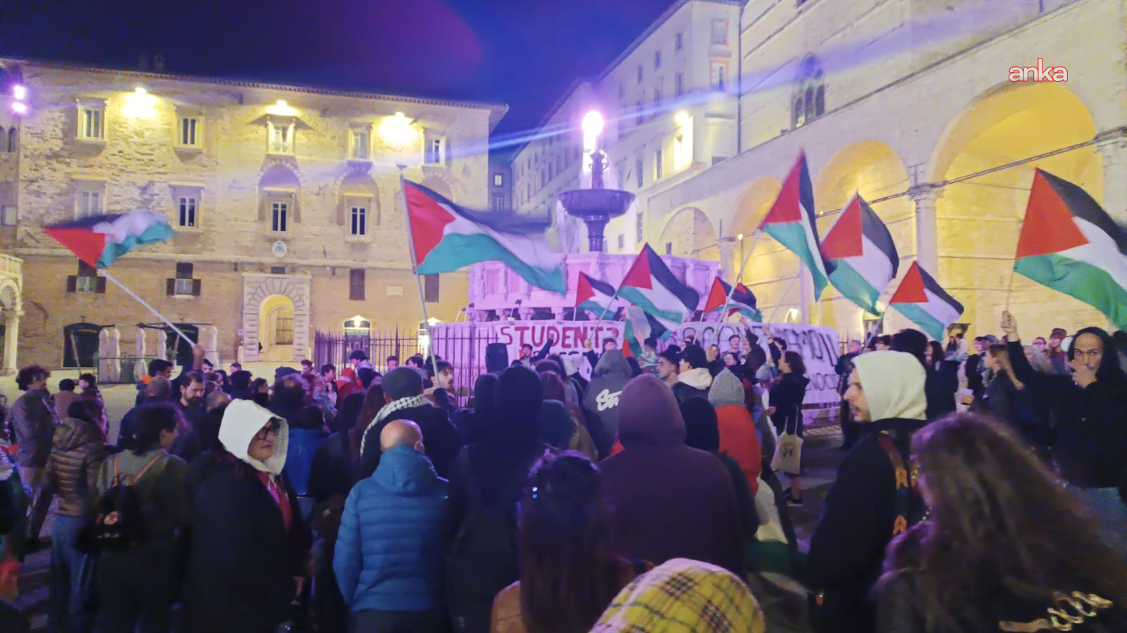 Sumud Filosu’na saldırının ardından Avrupa kentleri sokağa döküldü: Protestolar, polis müdahaleleri ve grev çağrıları...