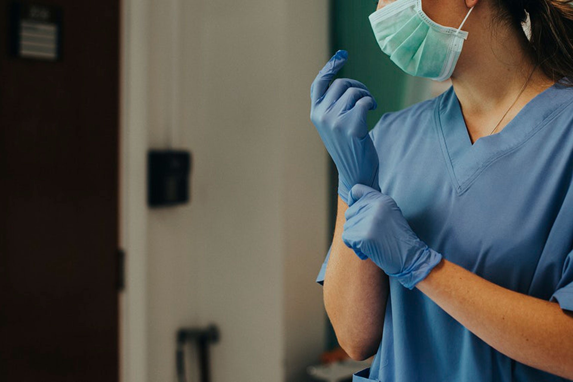 Hemşirelik fakültesine dekan vekili olarak tıp hekimi atandı, hemşireler tepki gösterdi