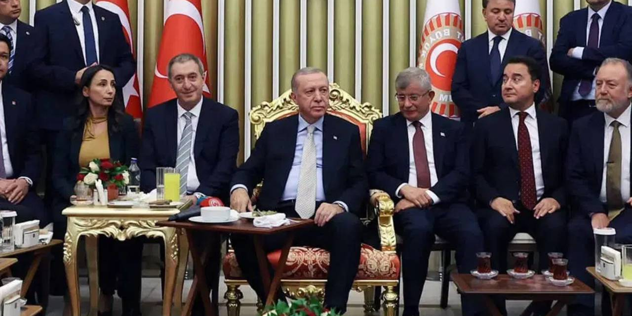 Gelecek'ten Erdoğan-Davutoğlu fotoğrafına açıklama: 'Bu görüntüler hayra yorulmalı'