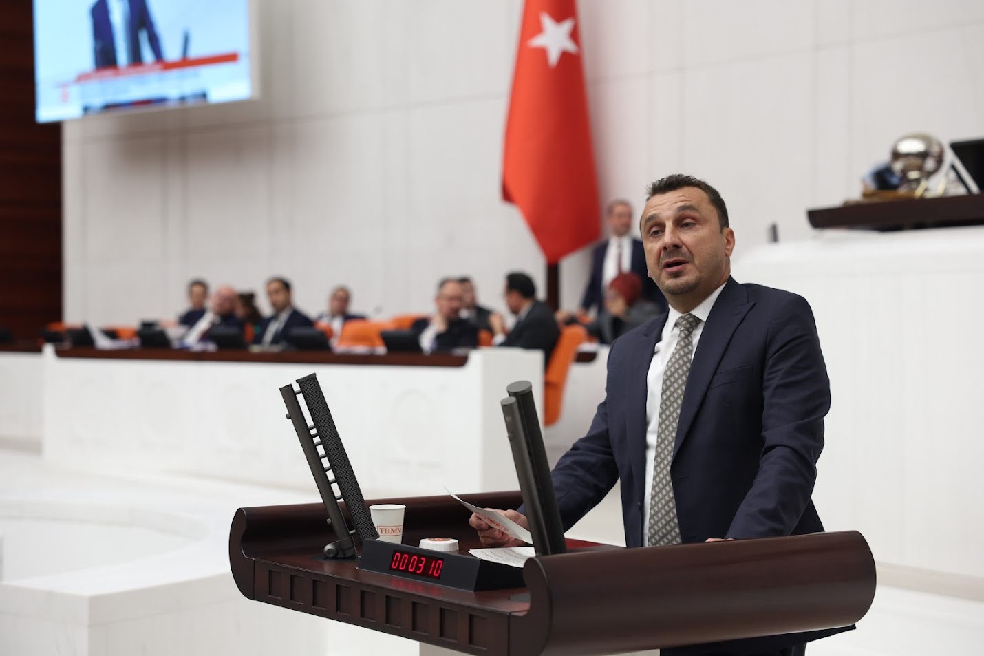 CHP’li Başevirgen’den çifte maaş tepkisi: “Bu usulsüzlük kimin koruması altında?”