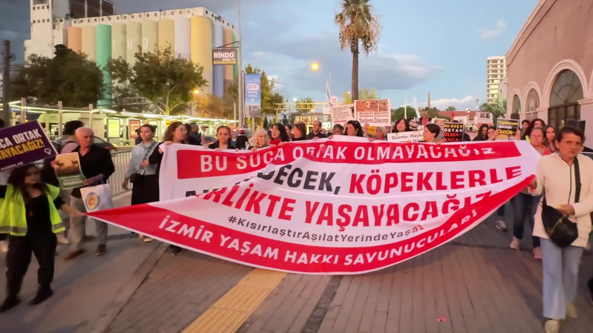 Yaşam hakkı savunucuları ve avukatlardan, hayvanlara yönelik şiddete karşı protesto