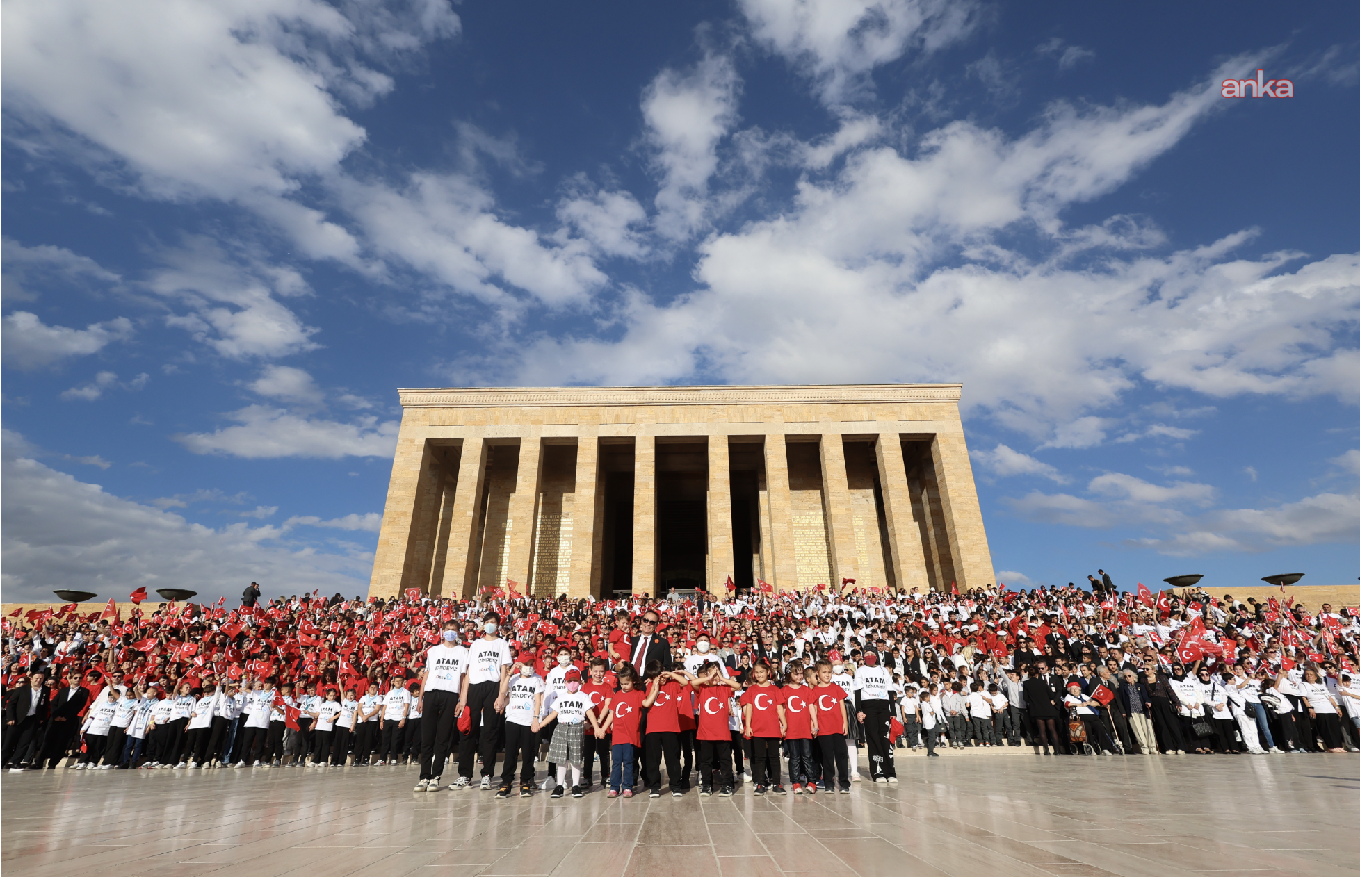 LÖSEV'den dev organizasyon: 100 bin gönüllü Anıtkabir'i ziyaret etti