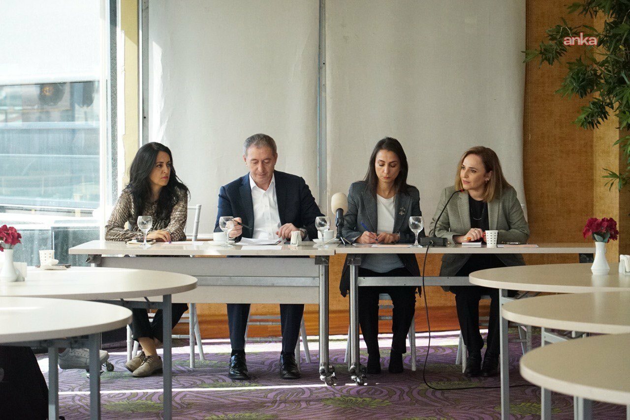 DEM Parti Eş Genel Başkanları, Akil İnsanlar heyetlerinde yer alan aydın ve yazarlarla bir araya geldi