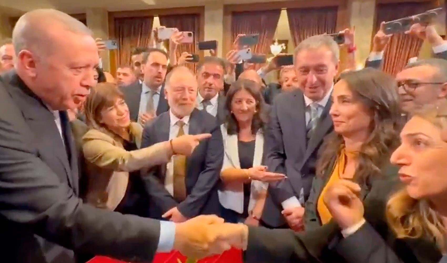 Tuncer Bakırhan’dan "fotoğraf" eleştirilerine yanıt: "Bunu yapanlar iyi niyetli değil"