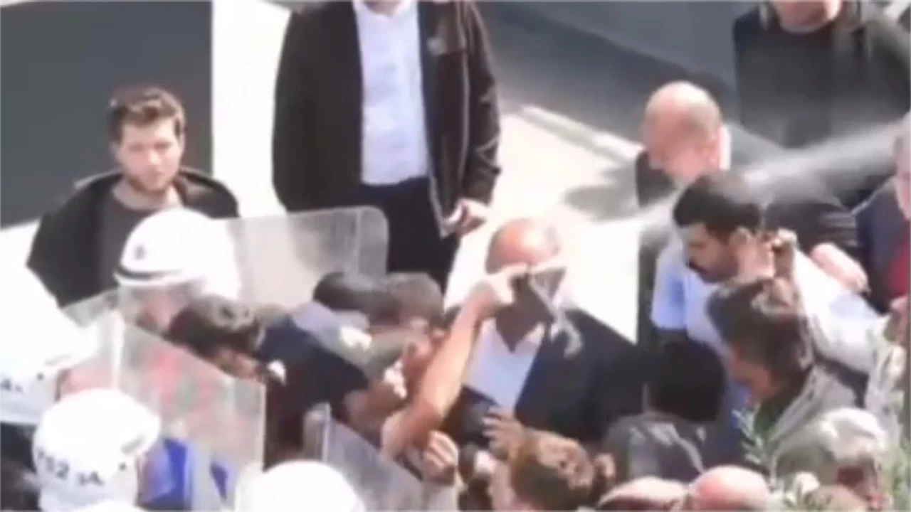 Emniyet'ten yanıt geldi: CHP İl Binası'nda kanunsuz biber gazı kullanılmamış!