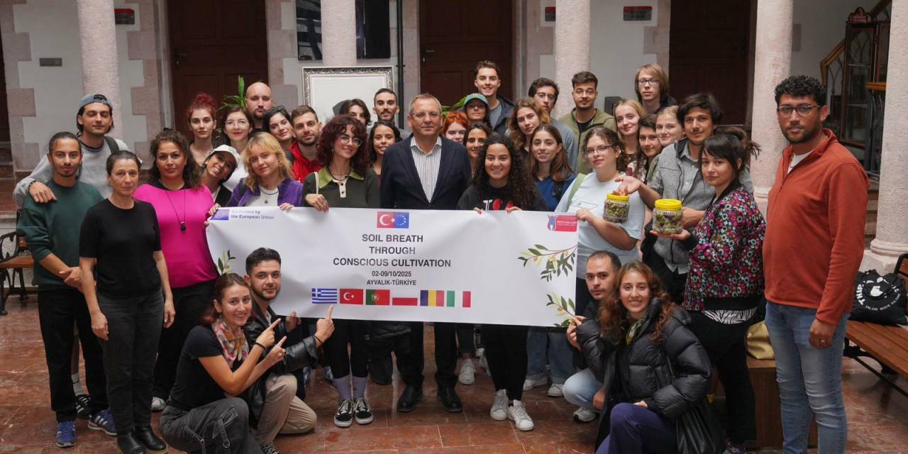 Gençler, Ayvalık'ta iklim krizi ve tarımı tartışıyor