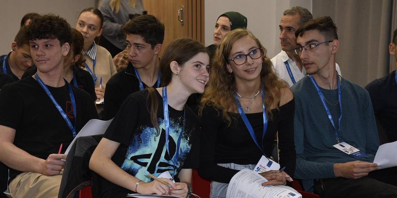 Kuşadası'nda uluslararası gençlik buluşması başladı