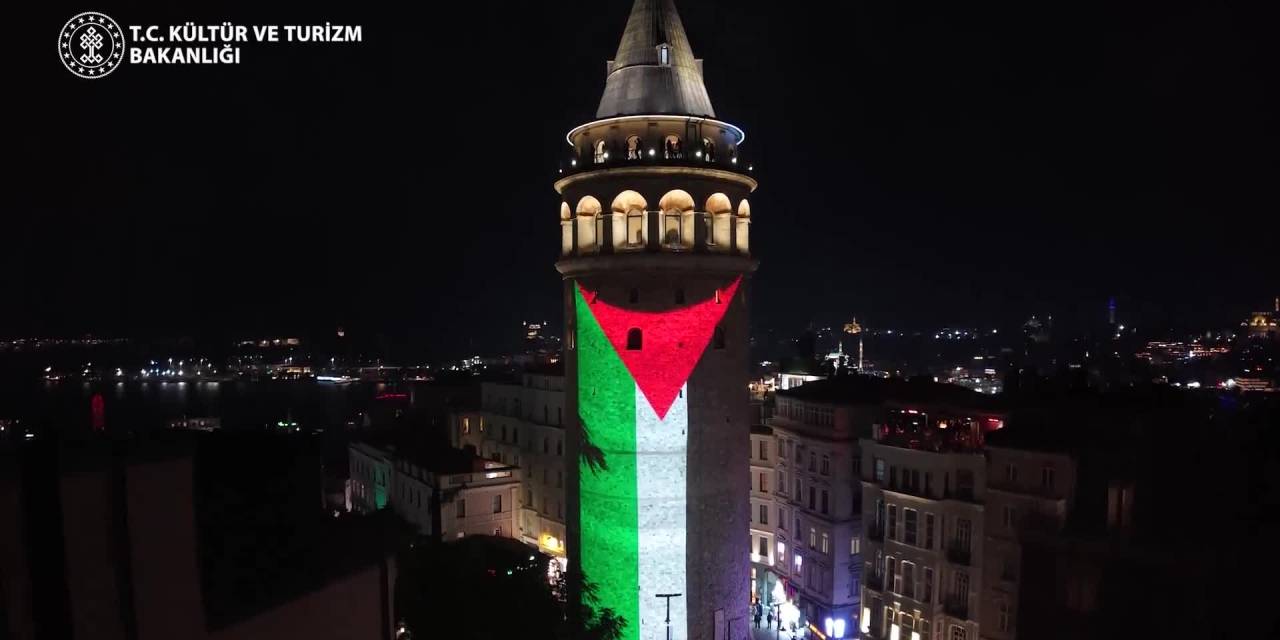Galata Kulesi'nde Filistin bayrağı dalgalandı