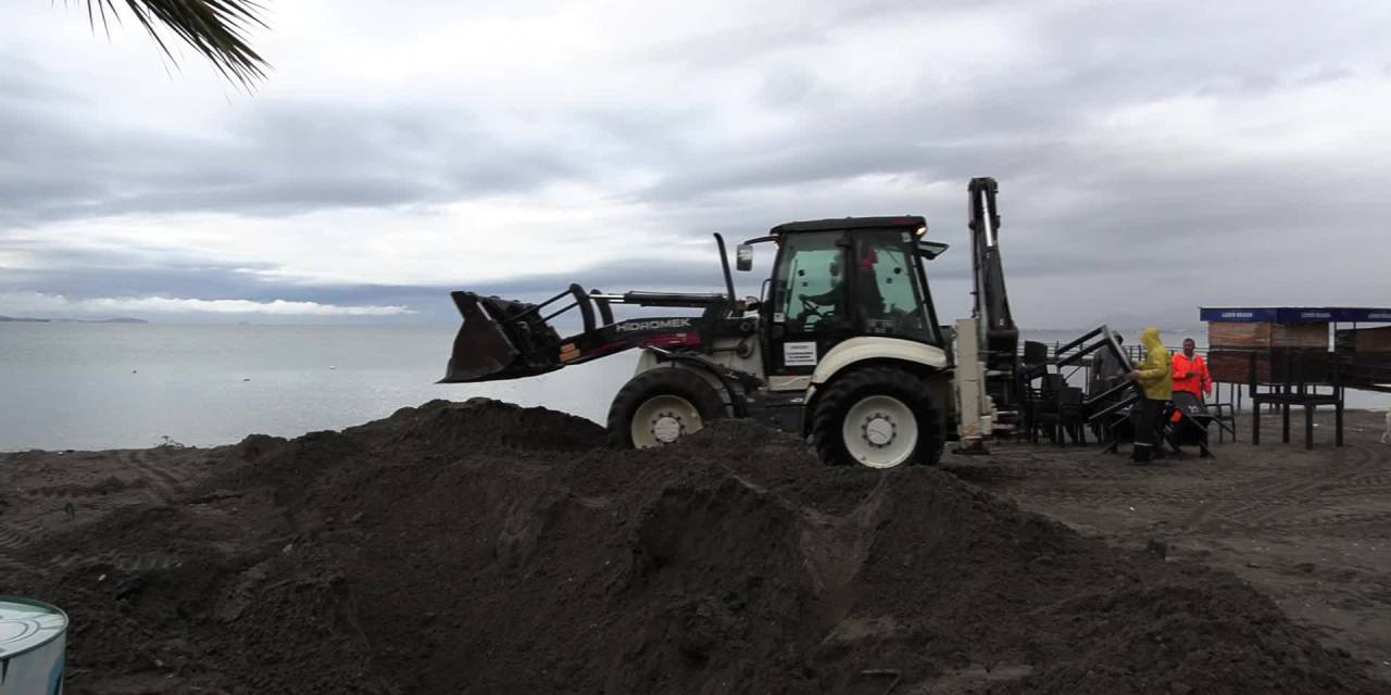 Edremit'te ekipler yağışla mücadelede hazır