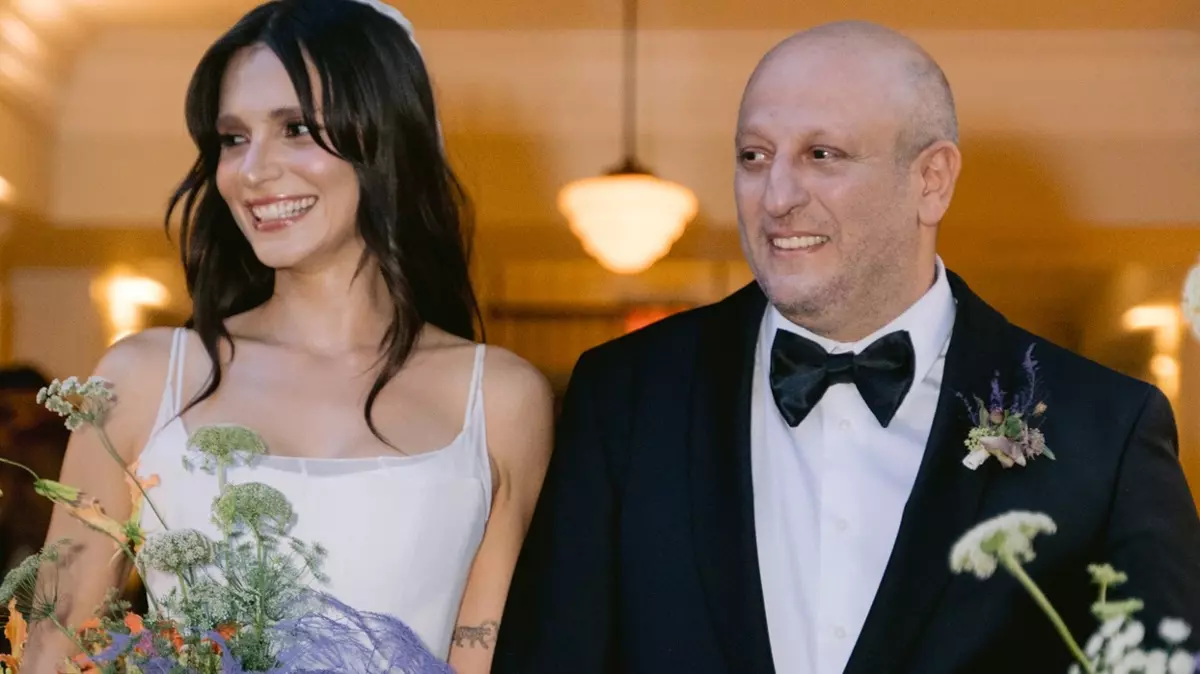 Yeni doğum yapan oyuncu Meriç Aral'ın gözaltına alınmasına tepki: Jandarma Komutanlığına süt pompası taşıyorlar şu an!