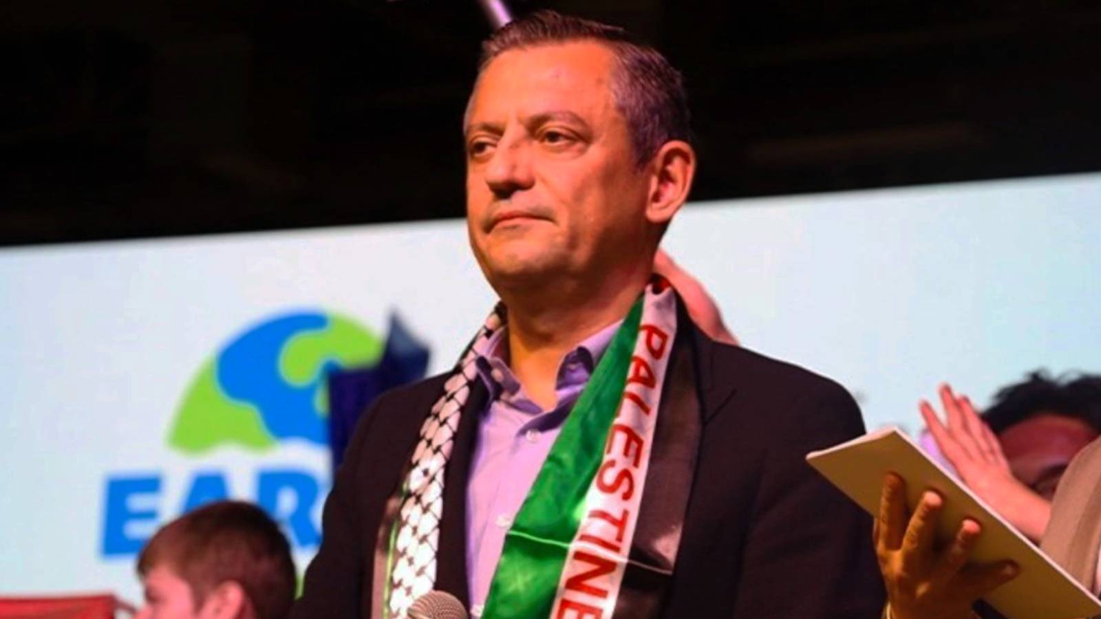 Özgür Özel’den İsrail'in Türk vekilleri gözaltına almasına tepki: Trump'a ses çıkaramayan Filistin dostu değildir