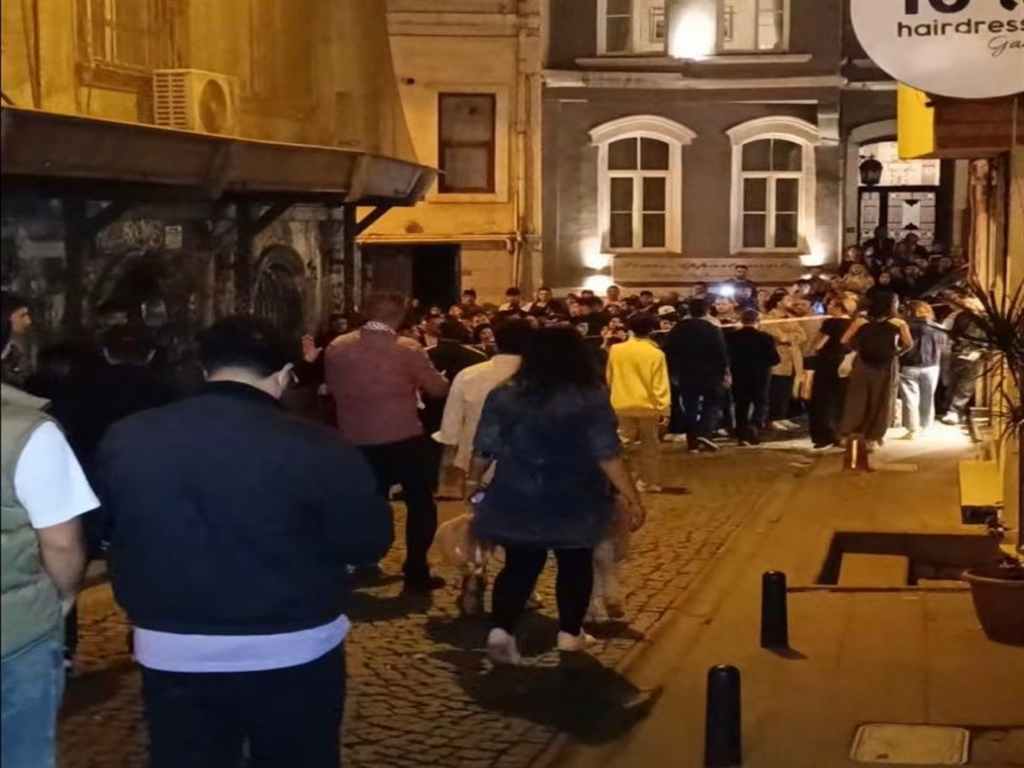 Çağatay Ulusoy izdihamı