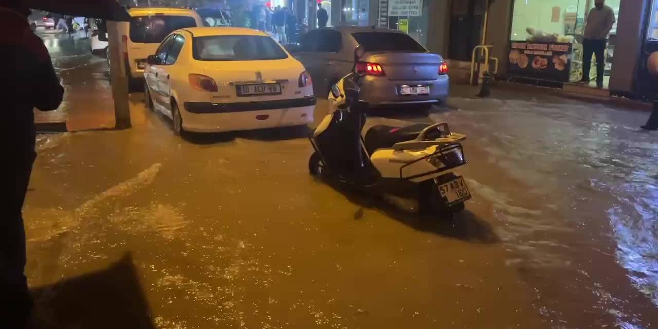 Sinop'ta sağanak yağmur vatandaşları zor durumda bıraktı