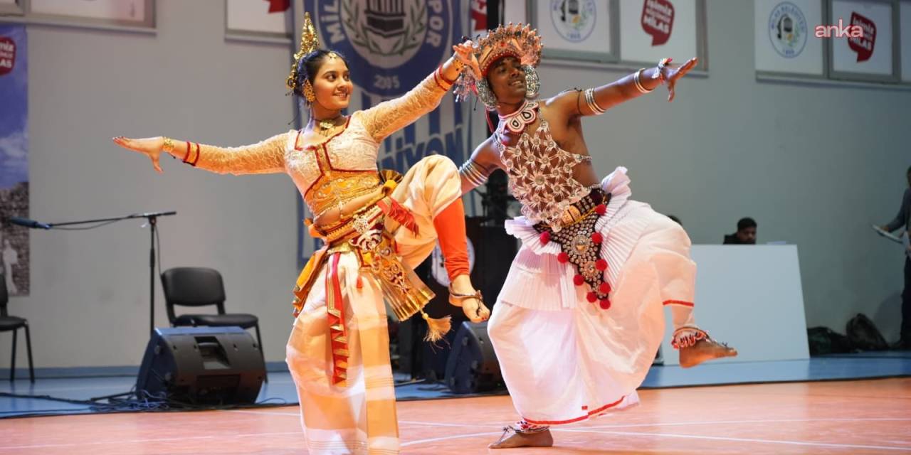 Milas'ta coşku dolu halk oyunları gecesi