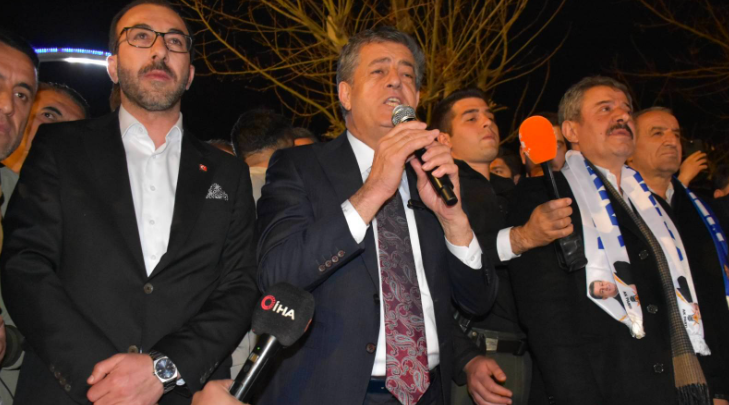 Taşımalı seçmen iddialarının odağındaki Şırnak'ta kazanan AKP'li Mehmet Yarka: Her şeyin en iyisine layıksınız